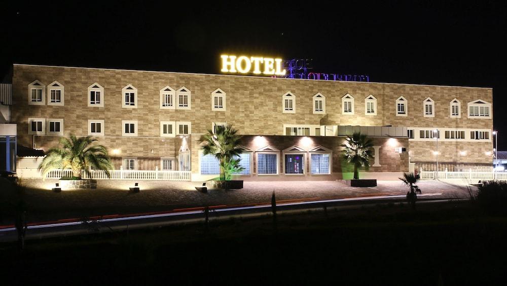 Hotel Las Acacias Puente Genil Buitenkant foto