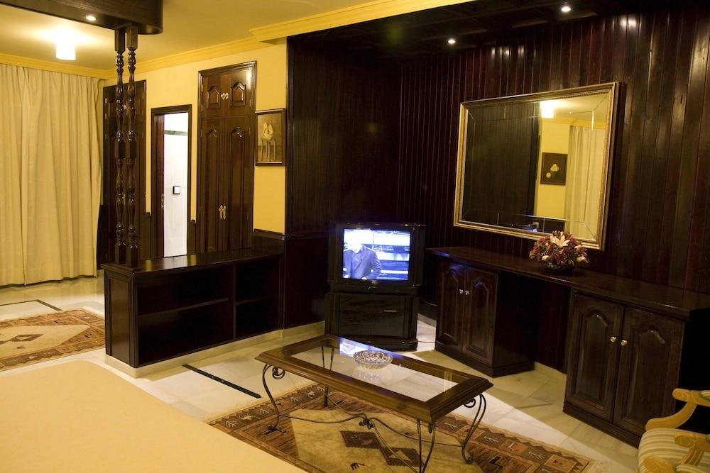 Hotel Las Acacias Puente Genil Buitenkant foto