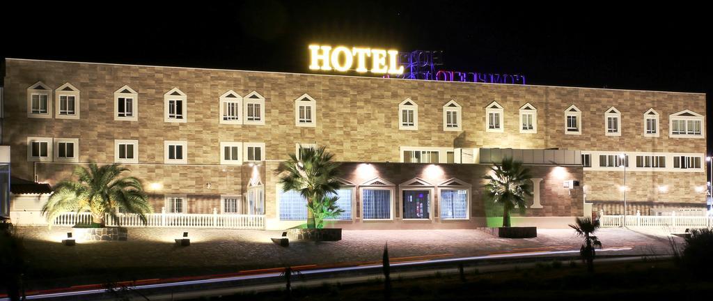Hotel Las Acacias Puente Genil Buitenkant foto