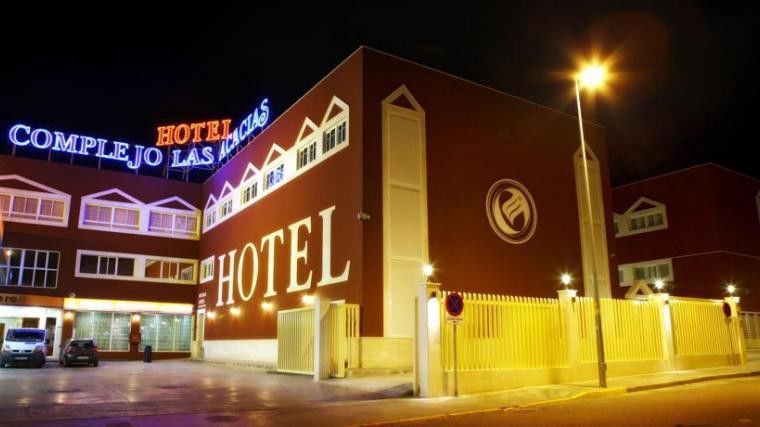 Hotel Las Acacias Puente Genil Buitenkant foto
